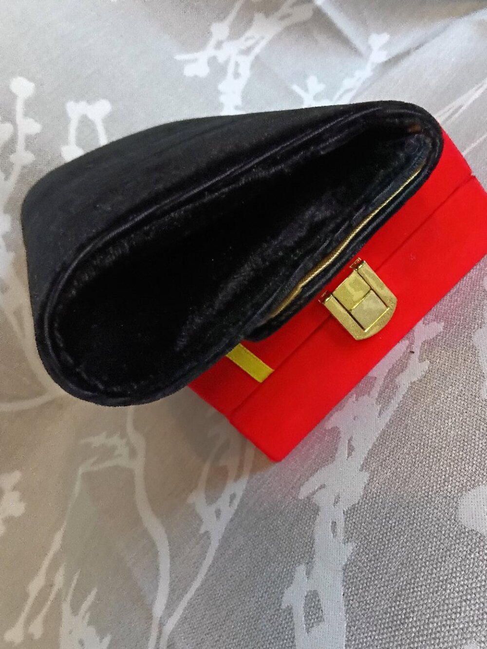 Victoria’s Secret Black Velvet Two-Way Heart Clutch / Shoulder Bag - Picture 5 of 10